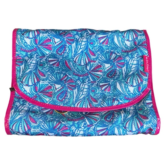 Lilly Pulitzer Handbags - Lilly Pulitzer Target hanging valet makeup toiletry travel bag(see all photos)